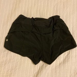Lululemon hotty hot short 2.5